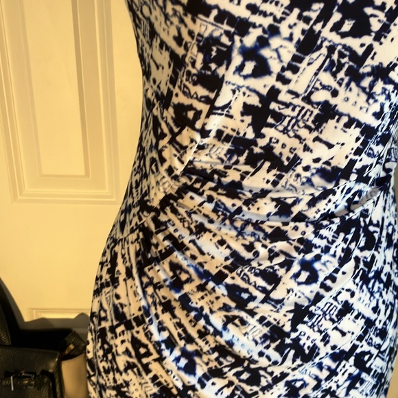 Chaps Navy blue &white print sleeveless dress w/ boat neckline& ruching - Picture 4 of 14